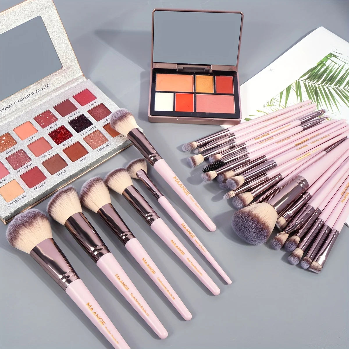 MAANGE 30pcs Professional Makeup Brush Set Foundation Concealers Eye