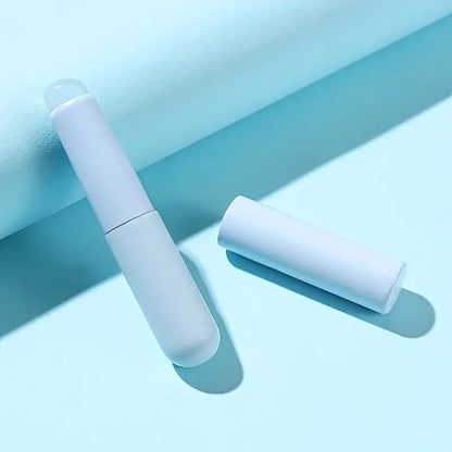New color silicone lip brush with cover is suitable for concealer