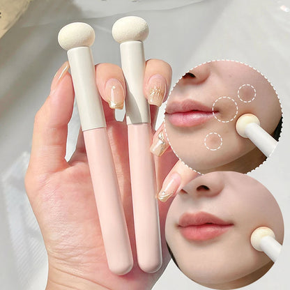 The mushroom head concealer brush has soft bristles and does not