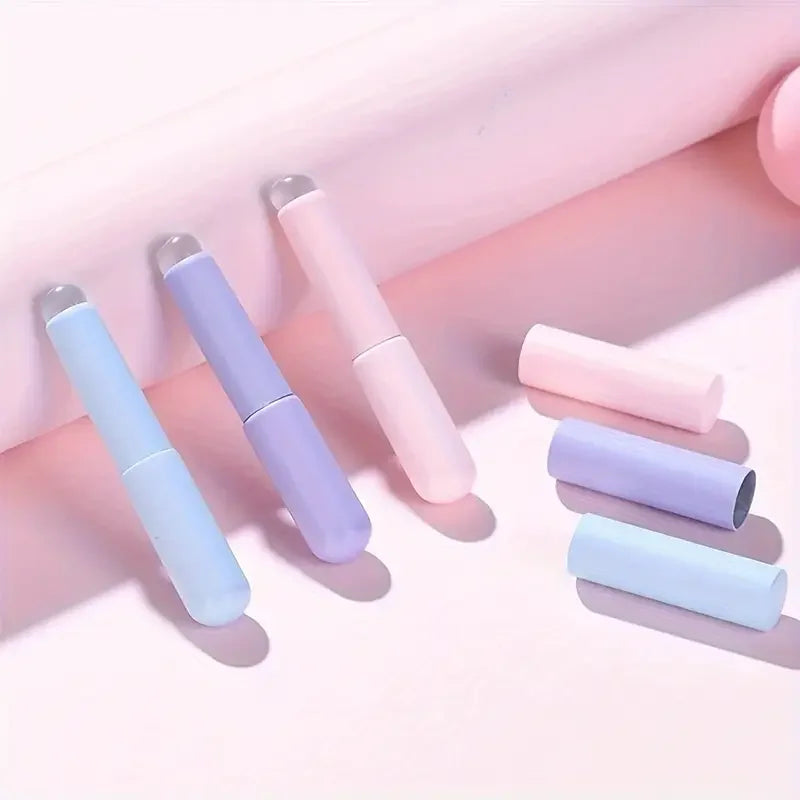 New color silicone lip brush with cover is suitable for concealer