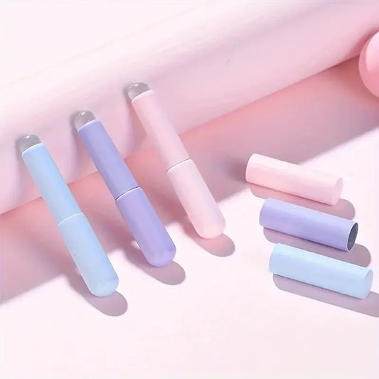 New color silicone lip brush with cover is suitable for concealer